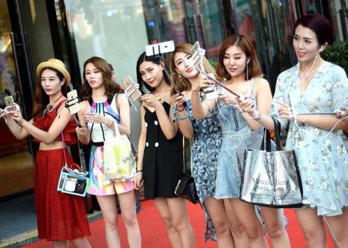 娱乐吃瓜美女图片,揭秘吃瓜美女的爆红之路  第2张