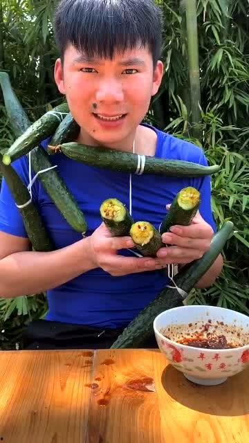 娱乐吃瓜酱精神小伙,揭秘精神小伙的潮流生活  第1张