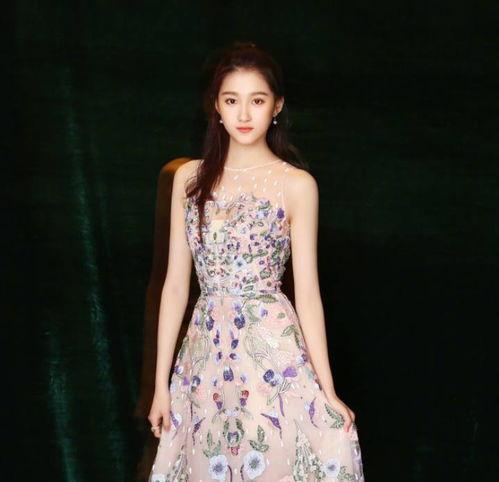 娱乐吃瓜关晓彤,娱乐圈的“吃瓜”女王，揭秘她的星途历程  第3张