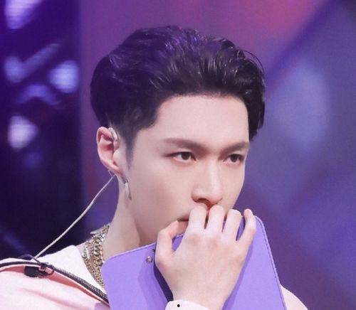 娱乐吃瓜君华晨宇,娱乐吃瓜界的音乐奇才 第1张 娱乐吃瓜君华晨宇,娱乐吃瓜界的音乐奇才 第1张