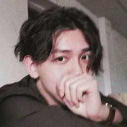 娱乐吃瓜头像男真人,真人生吃瓜头像背后的男星故事  第1张