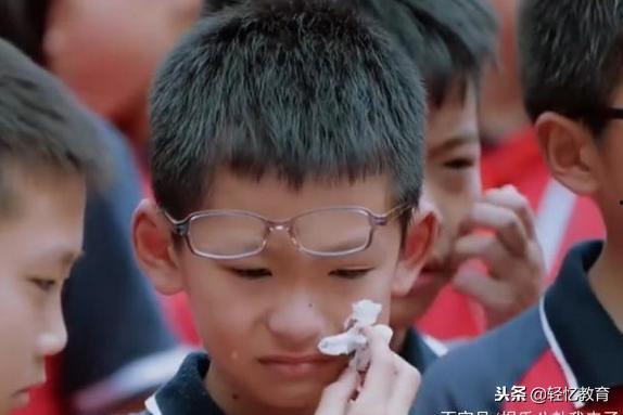 娱乐吃瓜君男孩化妆,揭秘男孩化妆潮流，变身美妆达人  第2张