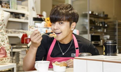 娱乐吃瓜酱男生有教养,揭秘娱乐吃瓜酱男生的高素质魅力  第1张