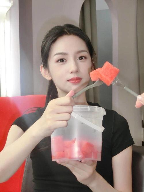 娱乐吃瓜酱周寻,揭秘娱乐圈背后的那些事儿 第3张 娱乐吃瓜酱周寻,揭秘娱乐圈背后的那些事儿 第3张