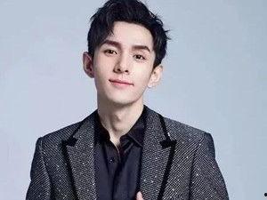 娱乐吃瓜酱李佳琦,从娱乐吃瓜酱到带货一哥的蜕变之路 第2张 娱乐吃瓜酱李佳琦,从娱乐吃瓜酱到带货一哥的蜕变之路 第2张