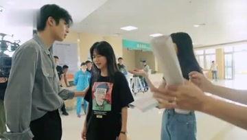 娱乐吃瓜小视频,揭秘娱乐圈幕后故事,轻松娱乐一网打尽 第2张 娱乐吃瓜小视频,揭秘娱乐圈幕后故事,轻松娱乐一网打尽 第2张