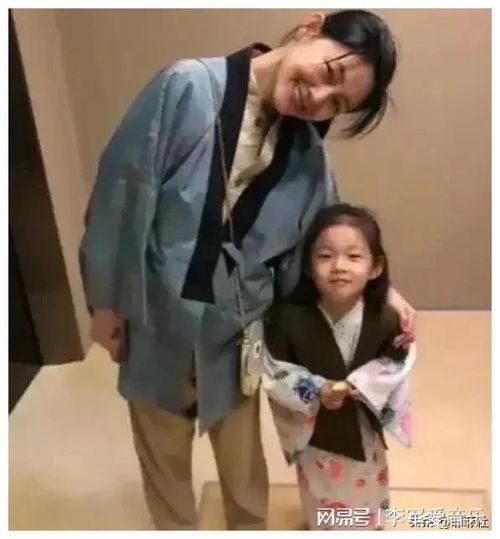 娱乐圈吃瓜群友,揭秘明星幕后故事与八卦风云 第1张 娱乐圈吃瓜群友,揭秘明星幕后故事与八卦风云 第1张