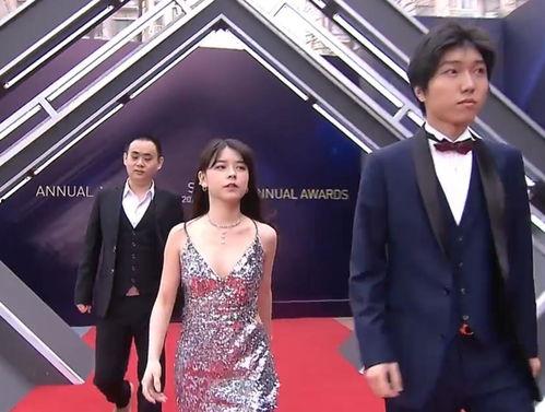 娱乐吃瓜女艺人进团,吃瓜女艺人华丽转身，加盟热门团体  第3张