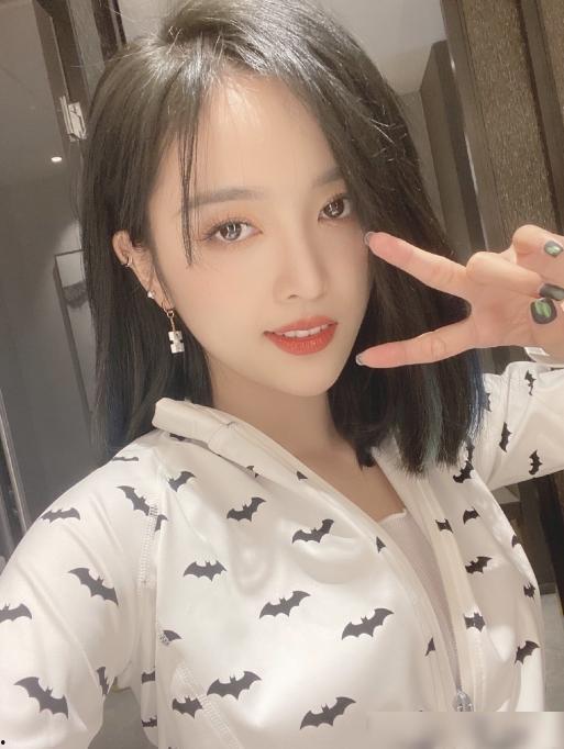 娱乐吃瓜酱剪发视频,解锁新发型,轻松变身时尚达人 第2张 娱乐吃瓜酱剪发视频,解锁新发型,轻松变身时尚达人 第2张